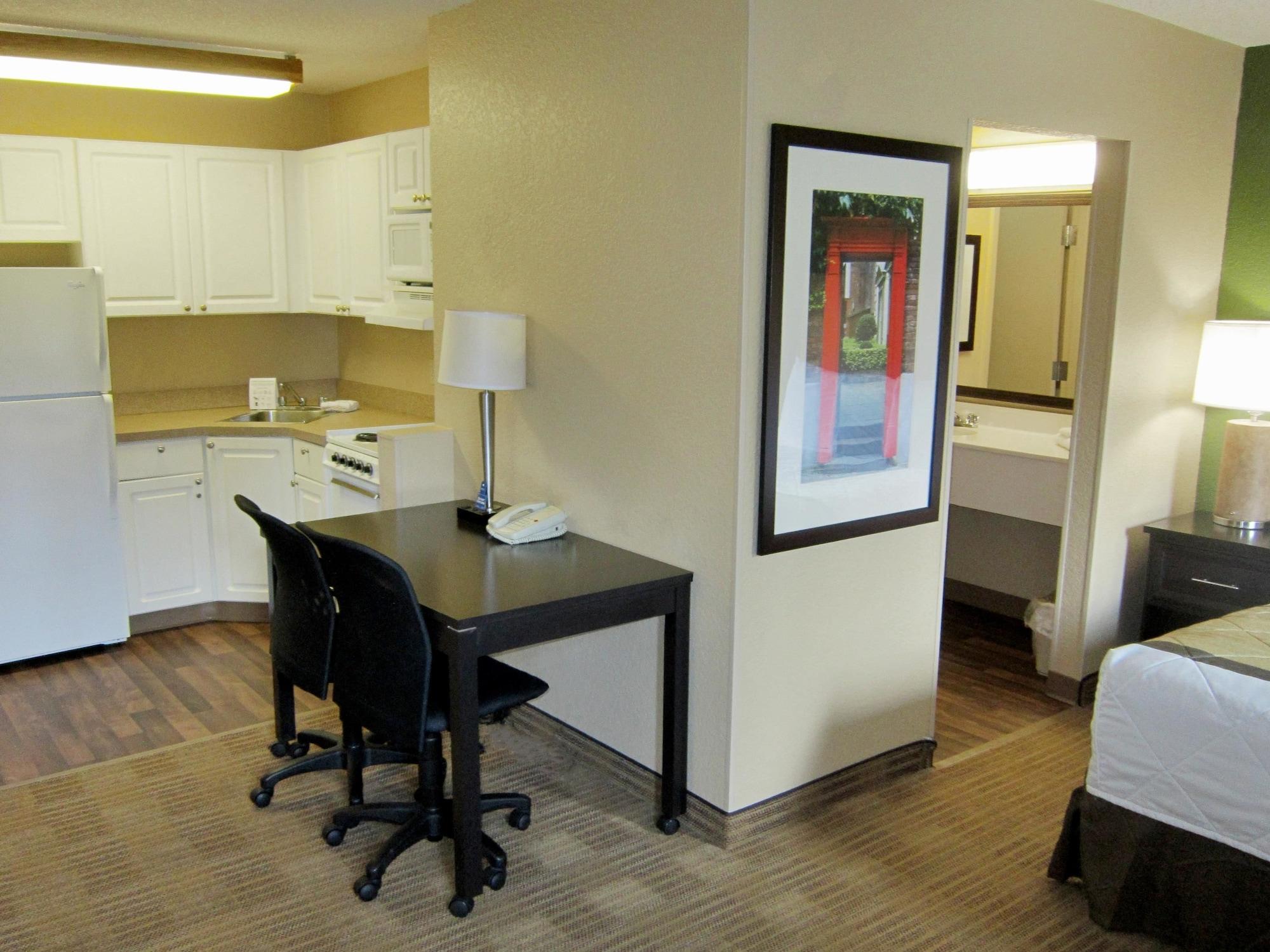 Extended Stay America Suites - Chicago - O'Hare - Allstate Arena Дес-Плейнс Экстерьер фото