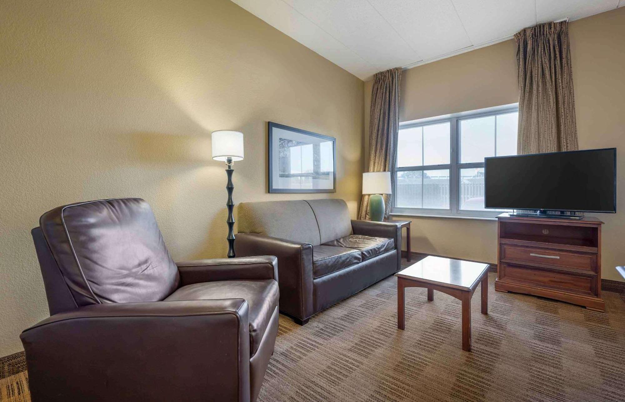 Extended Stay America Suites - Chicago - O'Hare - Allstate Arena Дес-Плейнс Экстерьер фото