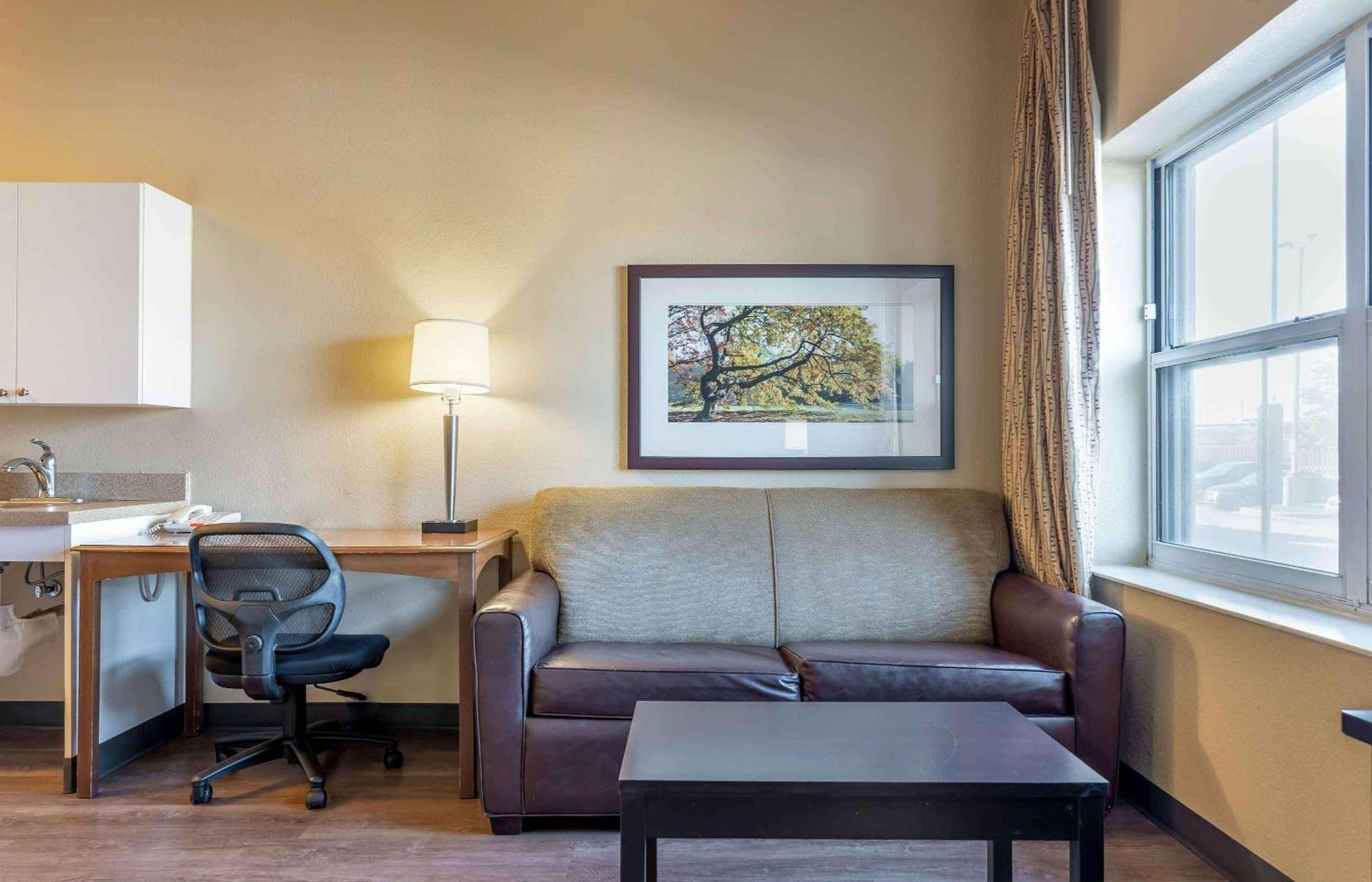 Extended Stay America Suites - Chicago - O'Hare - Allstate Arena Дес-Плейнс Экстерьер фото